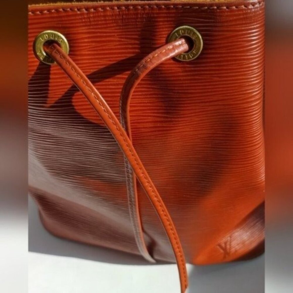 Louis Vuitton Epi Noe Leather Bucket Bag - Picture 6 of 16